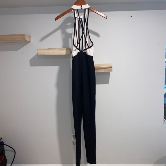 Black and‎ white classy jumpsuit - Picture 2 of 3